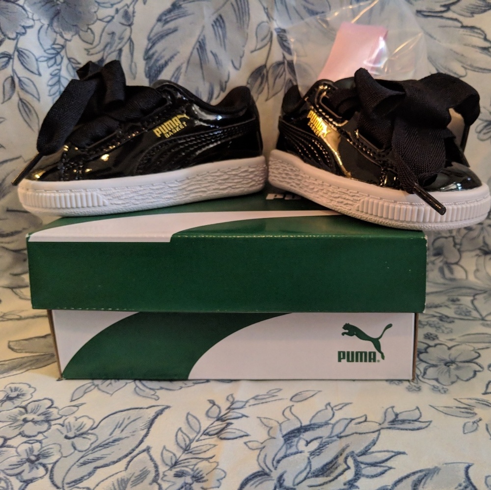 Puma Girls Basket Heart Patent Shoes - Picture 5 of 7
